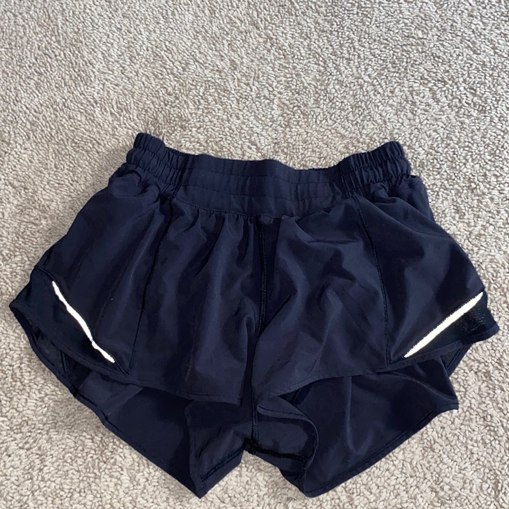 Black Lululemon Hotty Hot Low Rise Short 2.5"